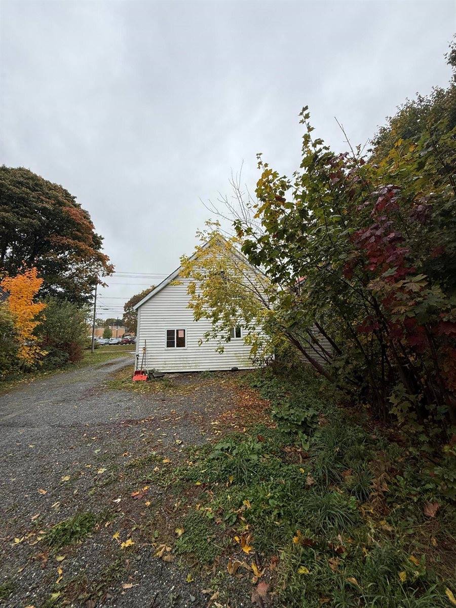 387 Broadway, Bangor, ME 04401