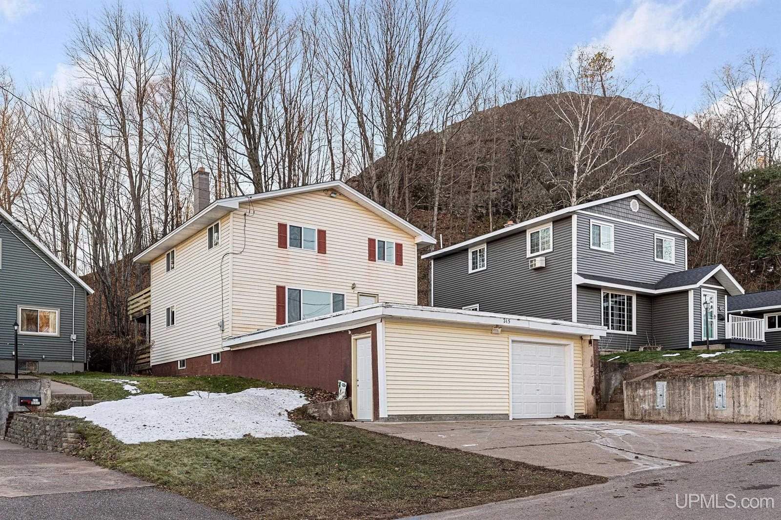 215 Hazel Street, Ishpeming, MI 49849