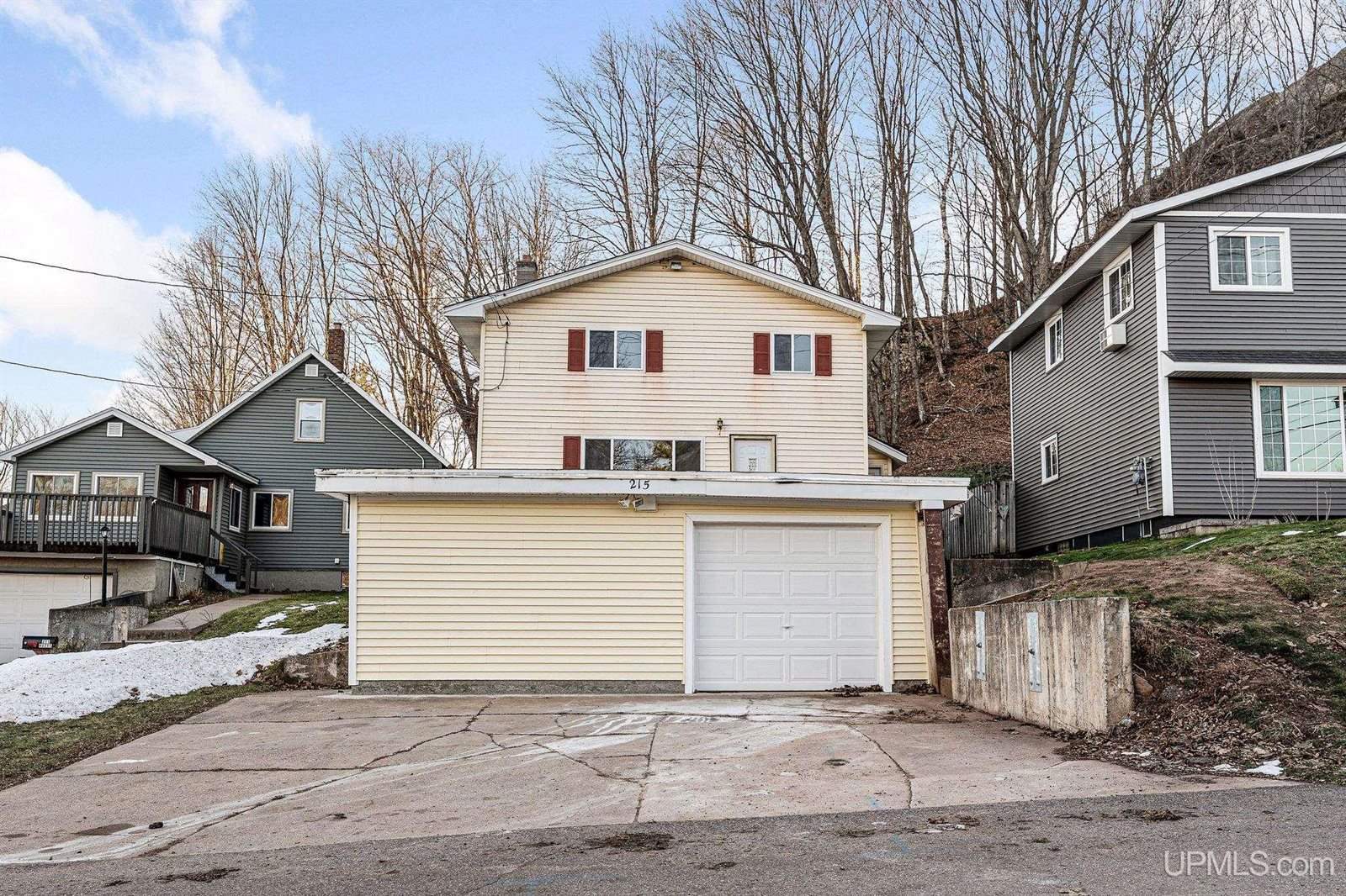 215 Hazel Street, Ishpeming, MI 49849