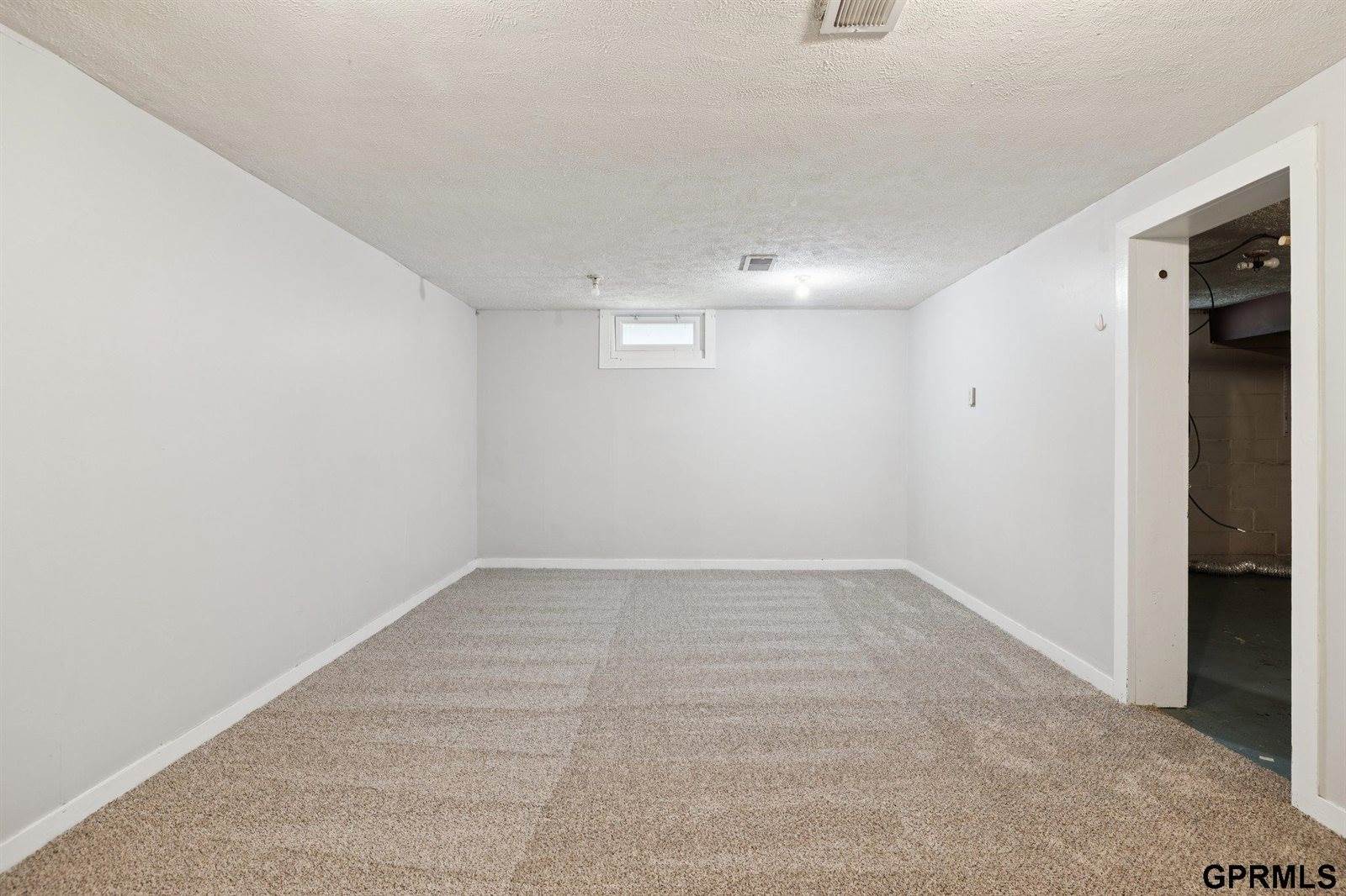 8000 Park Drive, Omaha, NE 68127