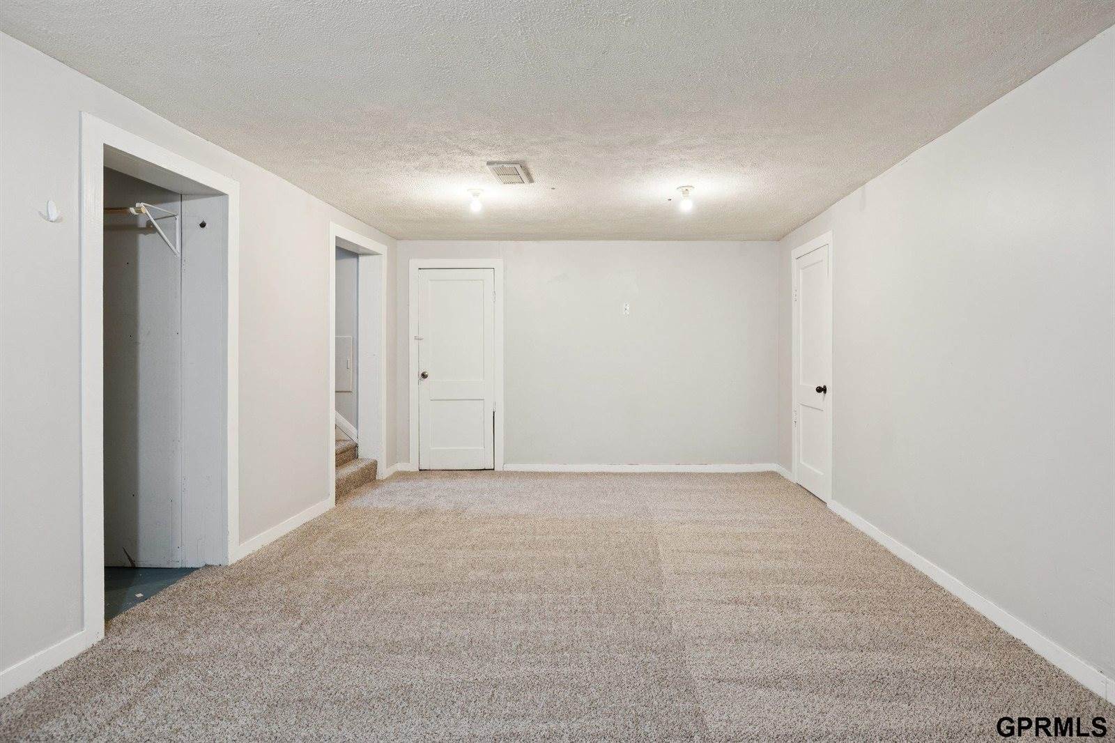 8000 Park Drive, Omaha, NE 68127