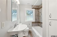 8000 Park Drive, Omaha, NE 68127