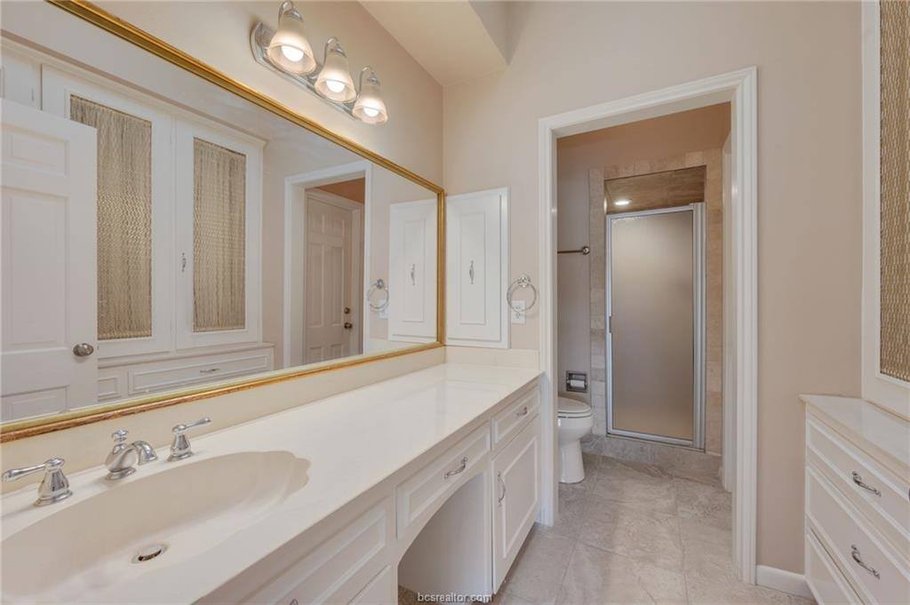 1205 Brook Hollow Drive, Bryan, TX 77802