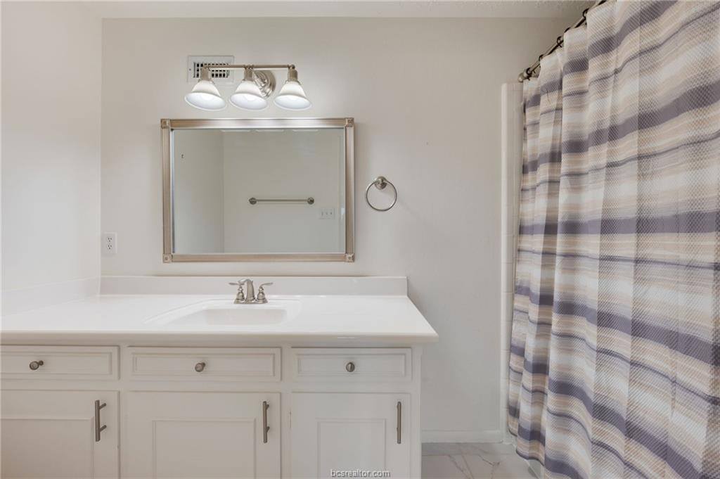 1205 Brook Hollow Drive, Bryan, TX 77802