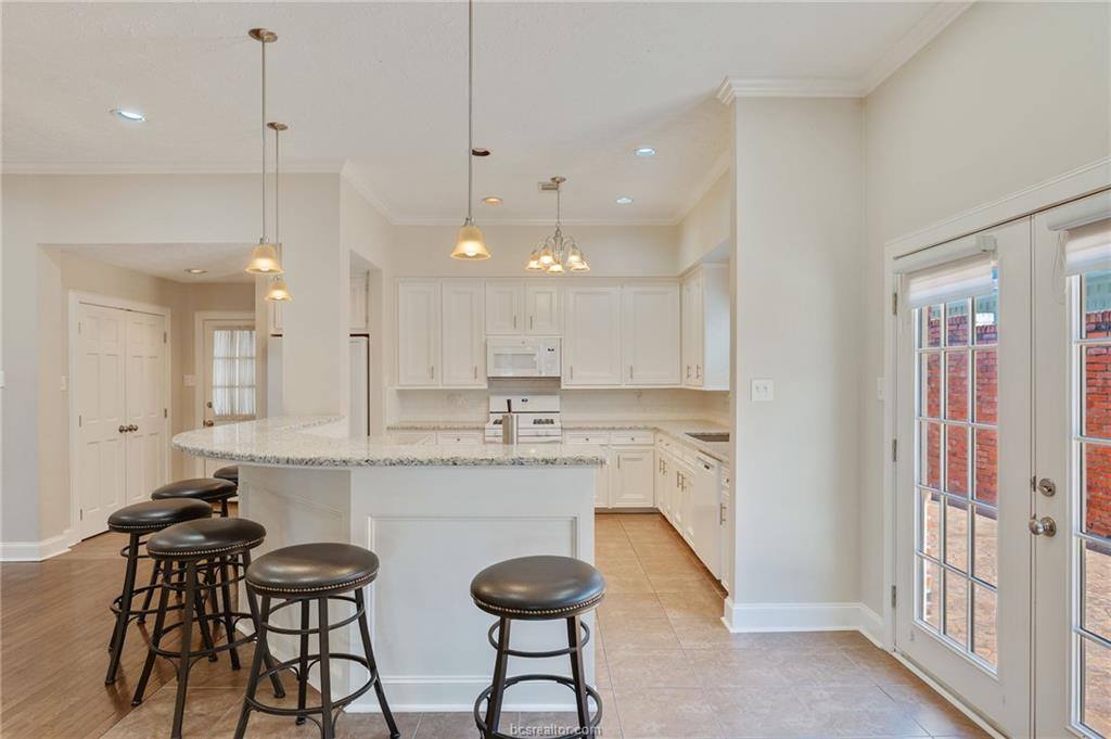 1205 Brook Hollow Drive, Bryan, TX 77802