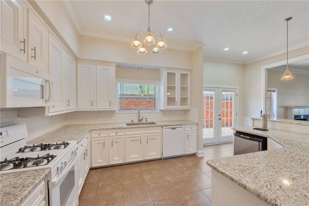 1205 Brook Hollow Drive, Bryan, TX 77802