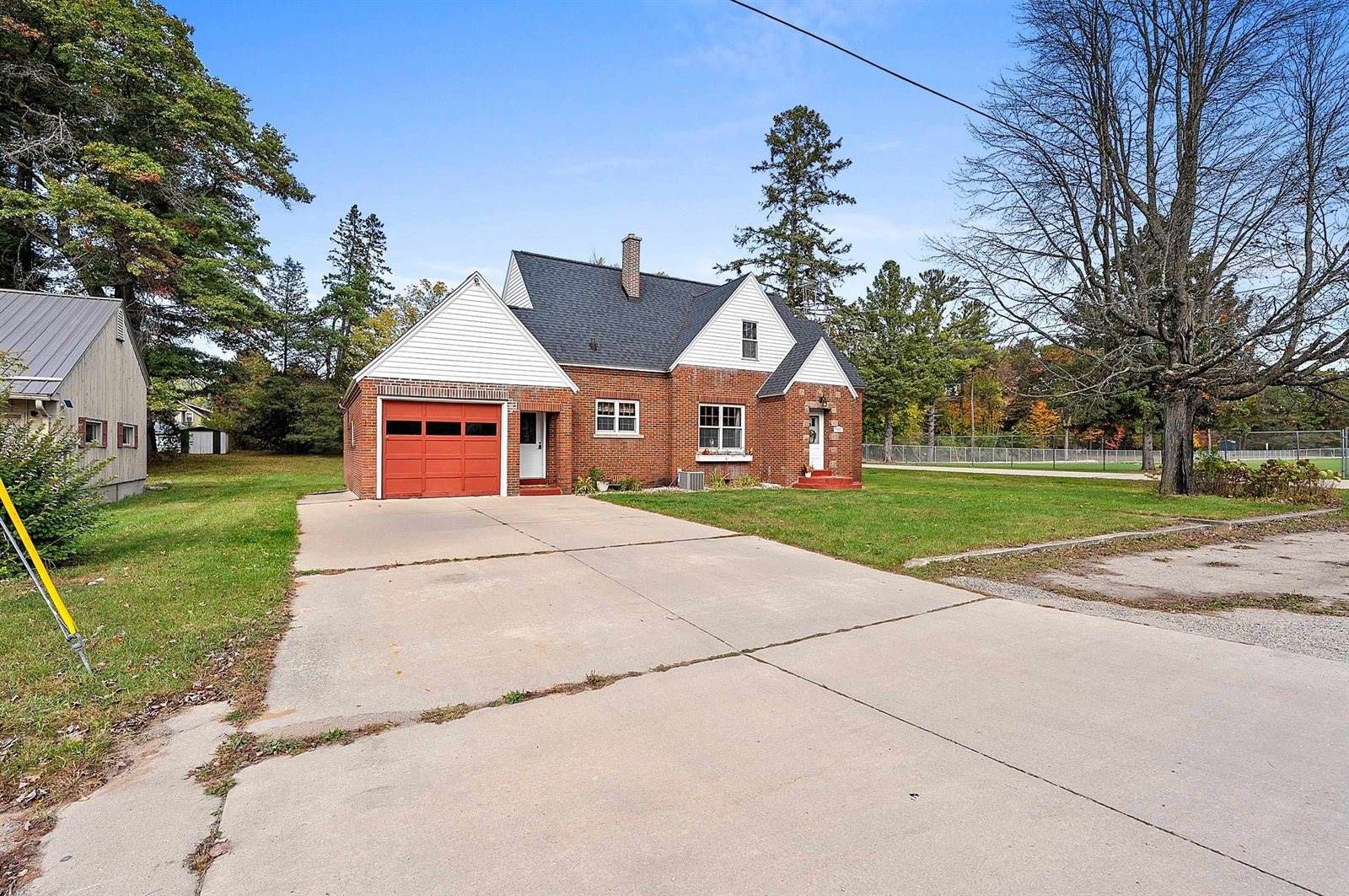 702 Mira Avenue, Crivitz, WI 54114