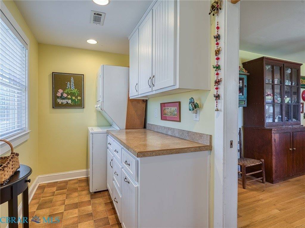 9078 Stump Point Road, Hayes, VA 23072