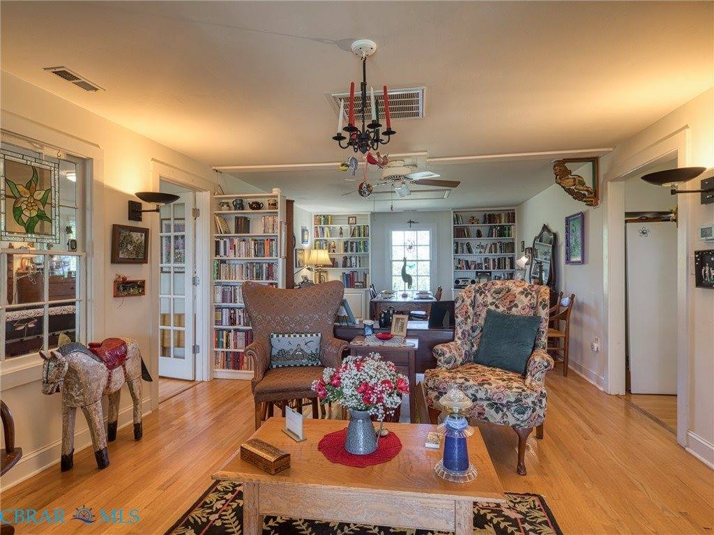 9078 Stump Point Road, Hayes, VA 23072