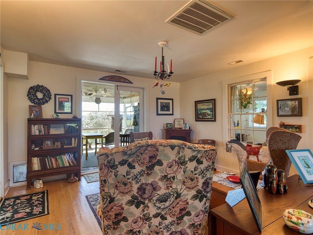 9078 Stump Point Road, Hayes, VA 23072