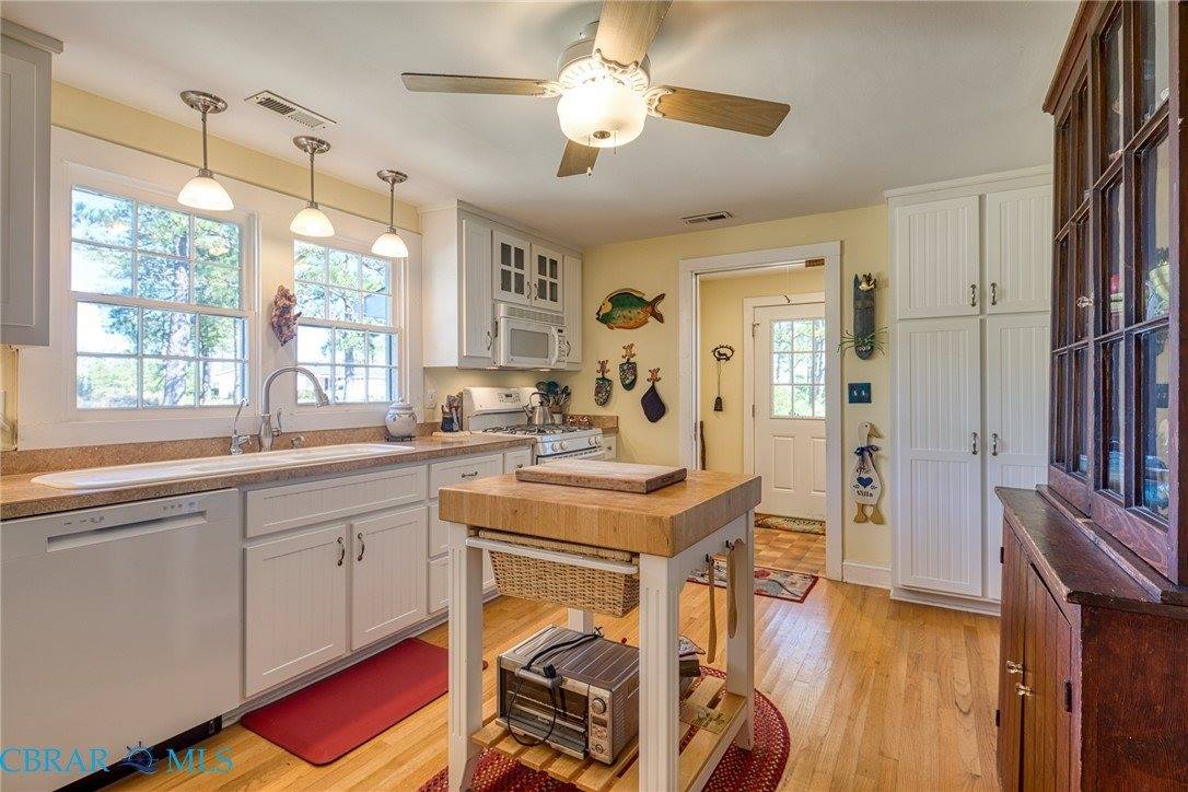 9078 Stump Point Road, Hayes, VA 23072