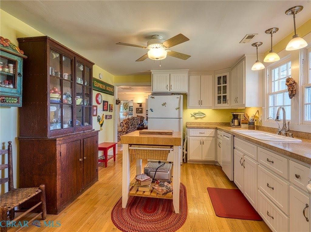 9078 Stump Point Road, Hayes, VA 23072