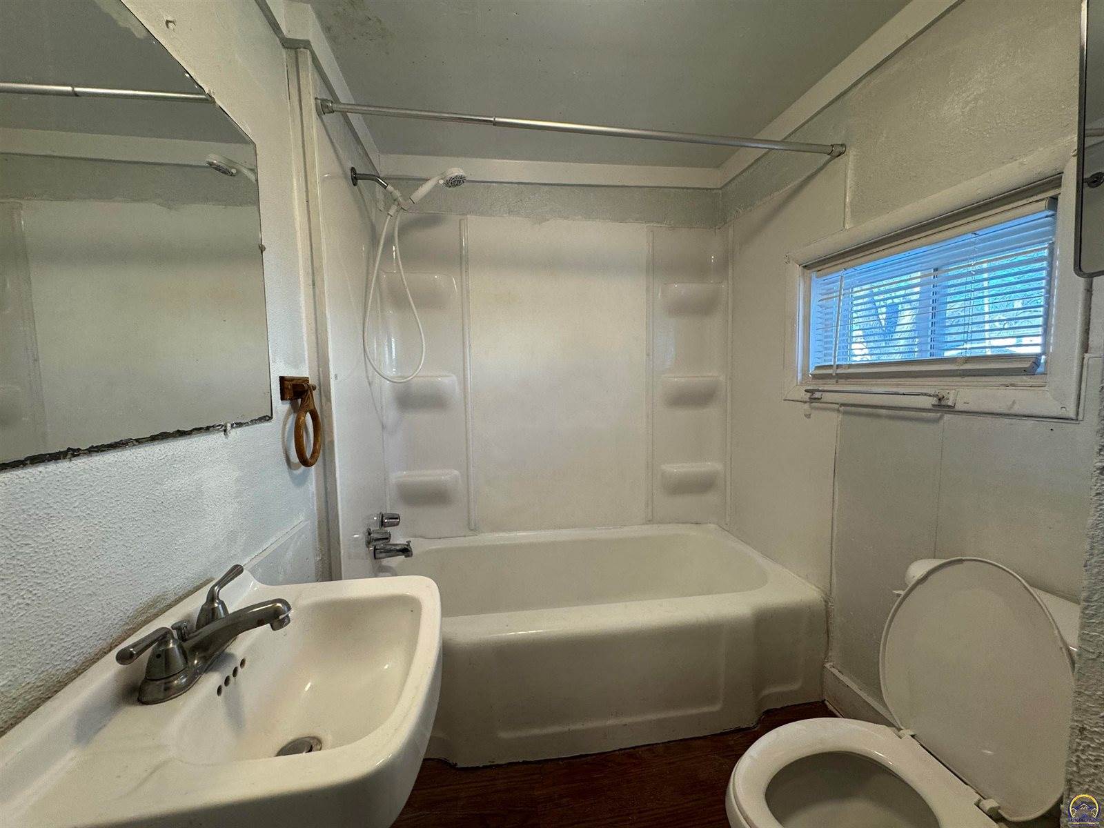 1532 SW Western AVE, Topeka, KS 66604