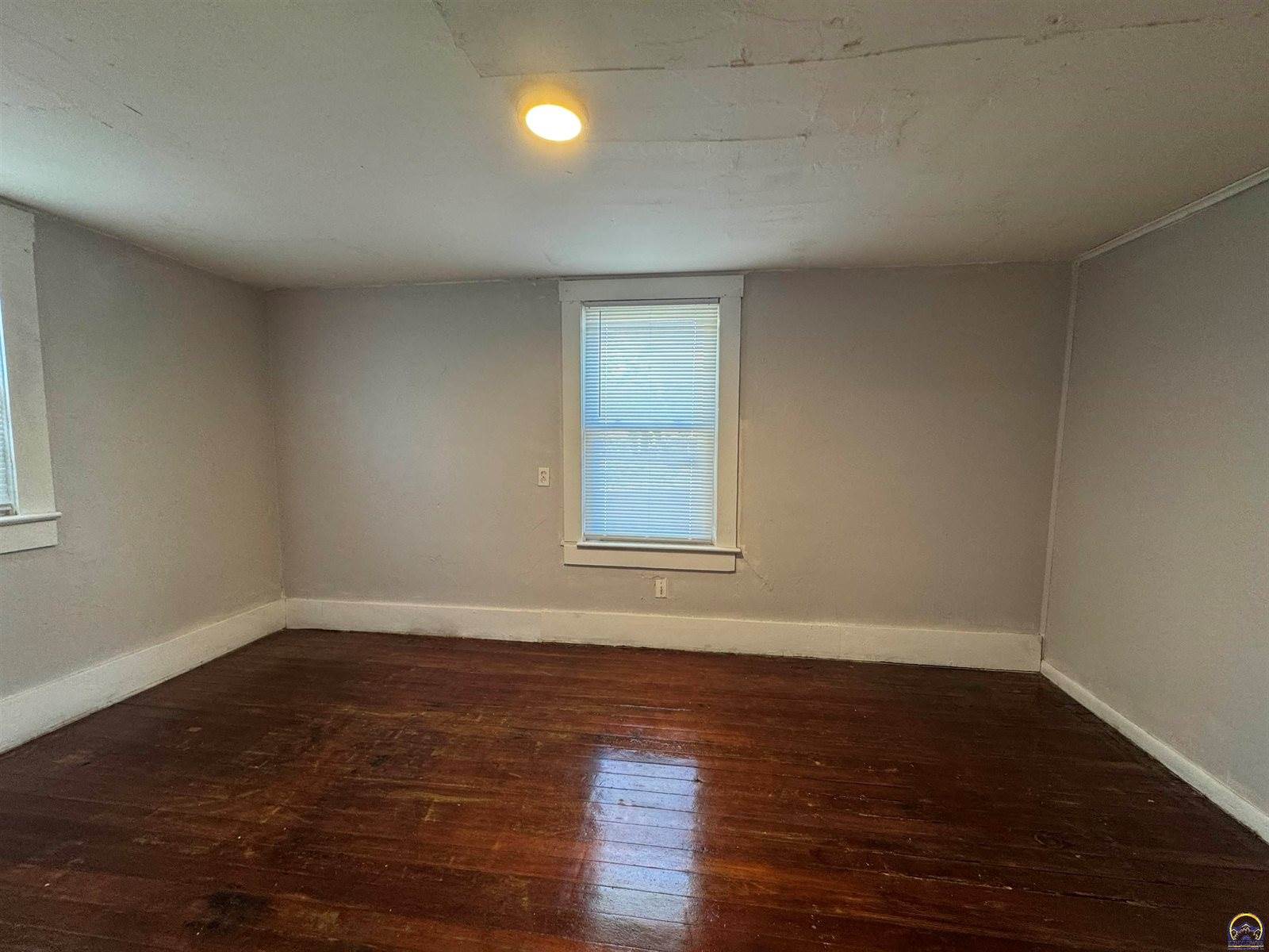 1532 SW Western AVE, Topeka, KS 66604