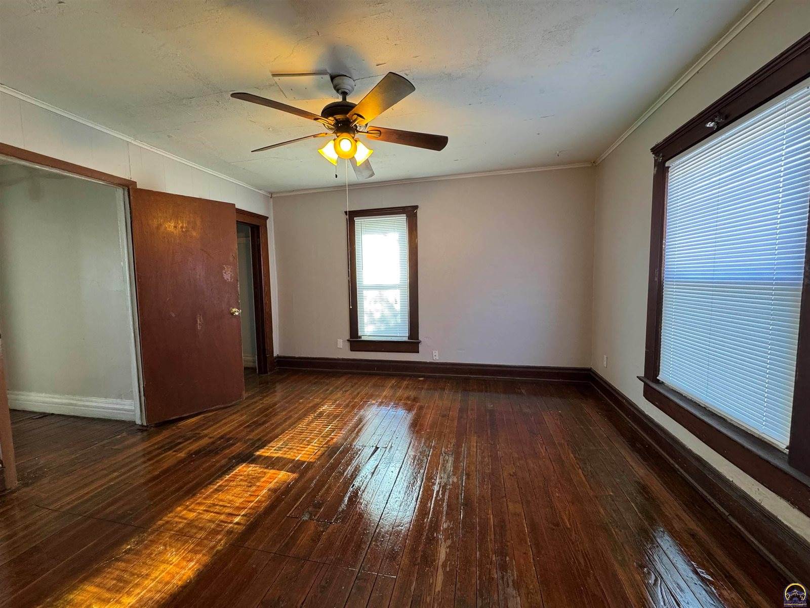 1532 SW Western AVE, Topeka, KS 66604