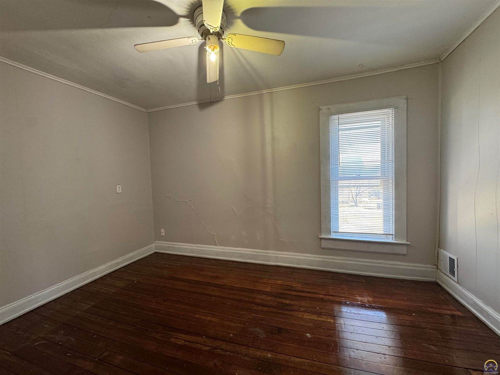 1532 SW Western AVE, Topeka, KS 66604