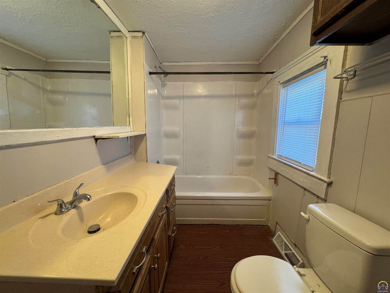 1532 SW Western AVE, Topeka, KS 66604