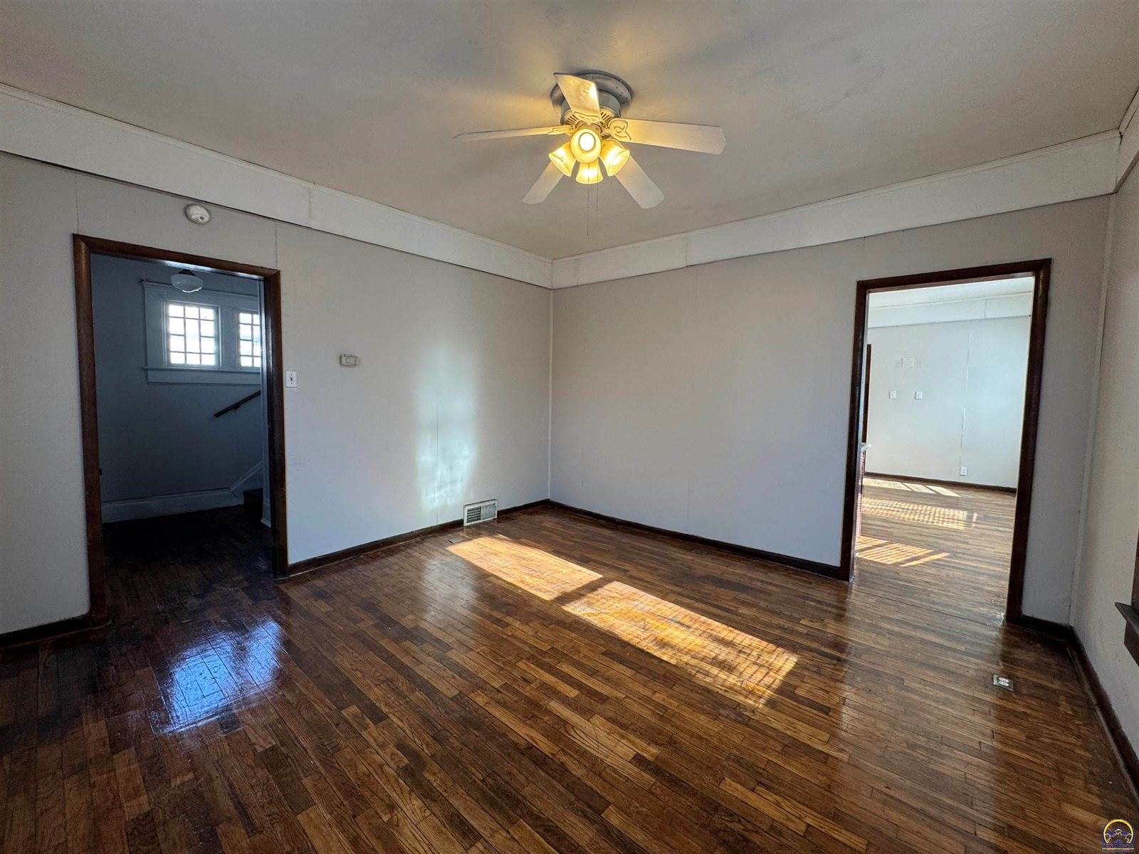 1532 SW Western AVE, Topeka, KS 66604