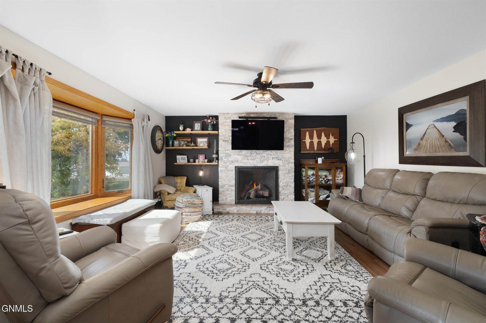 9155 41st Street NW, New Town, ND 58763