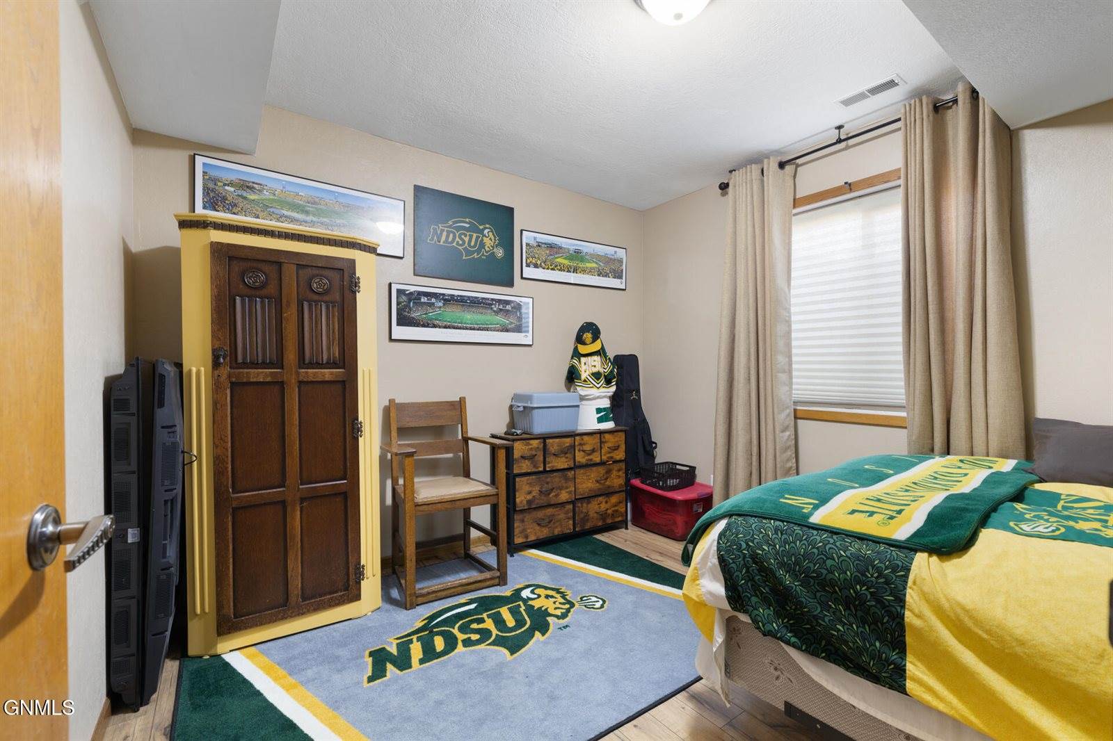 9155 41st Street NW, New Town, ND 58763