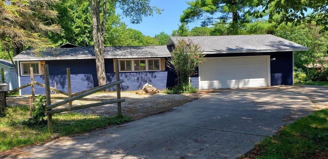 3214 N Gil-Haven Court, Sanford, MI 48657