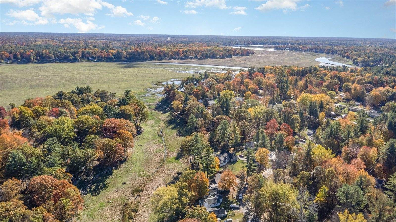 3214 N Gil-Haven Court, Sanford, MI 48657