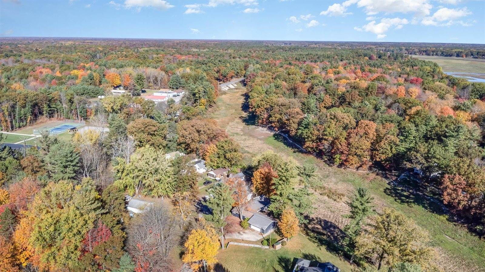 3214 N Gil-Haven Court, Sanford, MI 48657