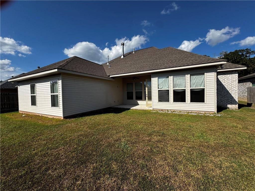 1072 Fox Sparrow Loop, Madisonville, LA 70447