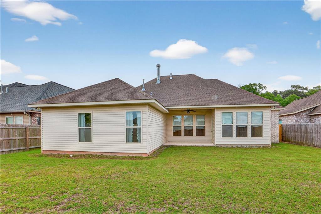 1072 Fox Sparrow Loop, Madisonville, LA 70447
