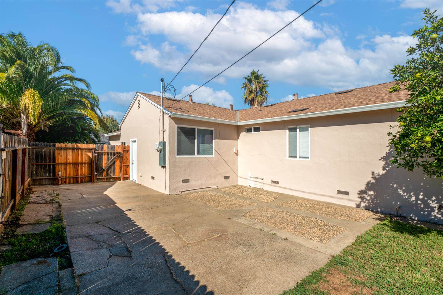 5645 Nona Way, Sacramento, CA 95824