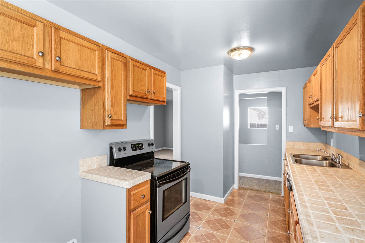 5645 Nona Way, Sacramento, CA 95824