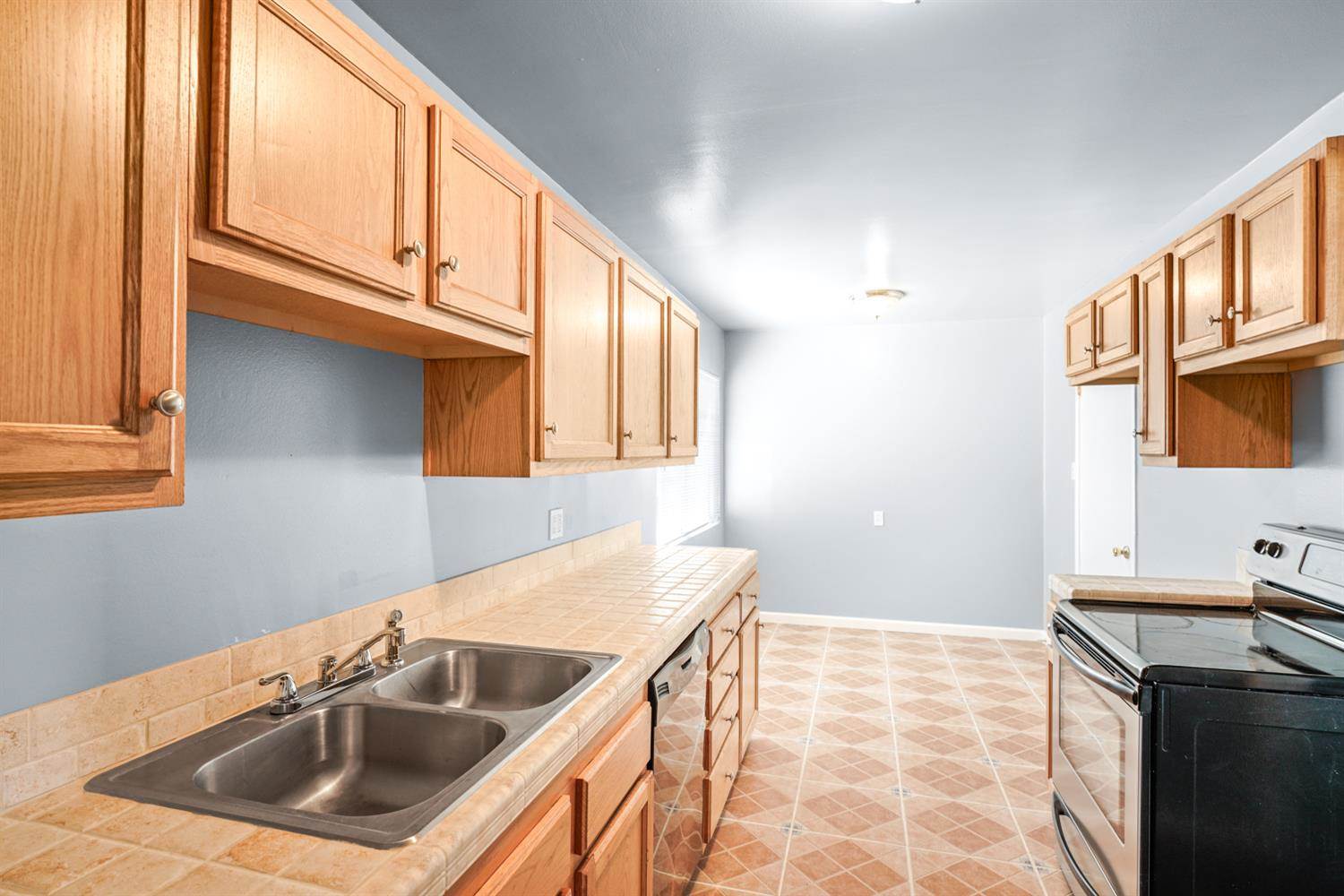 5645 Nona Way, Sacramento, CA 95824