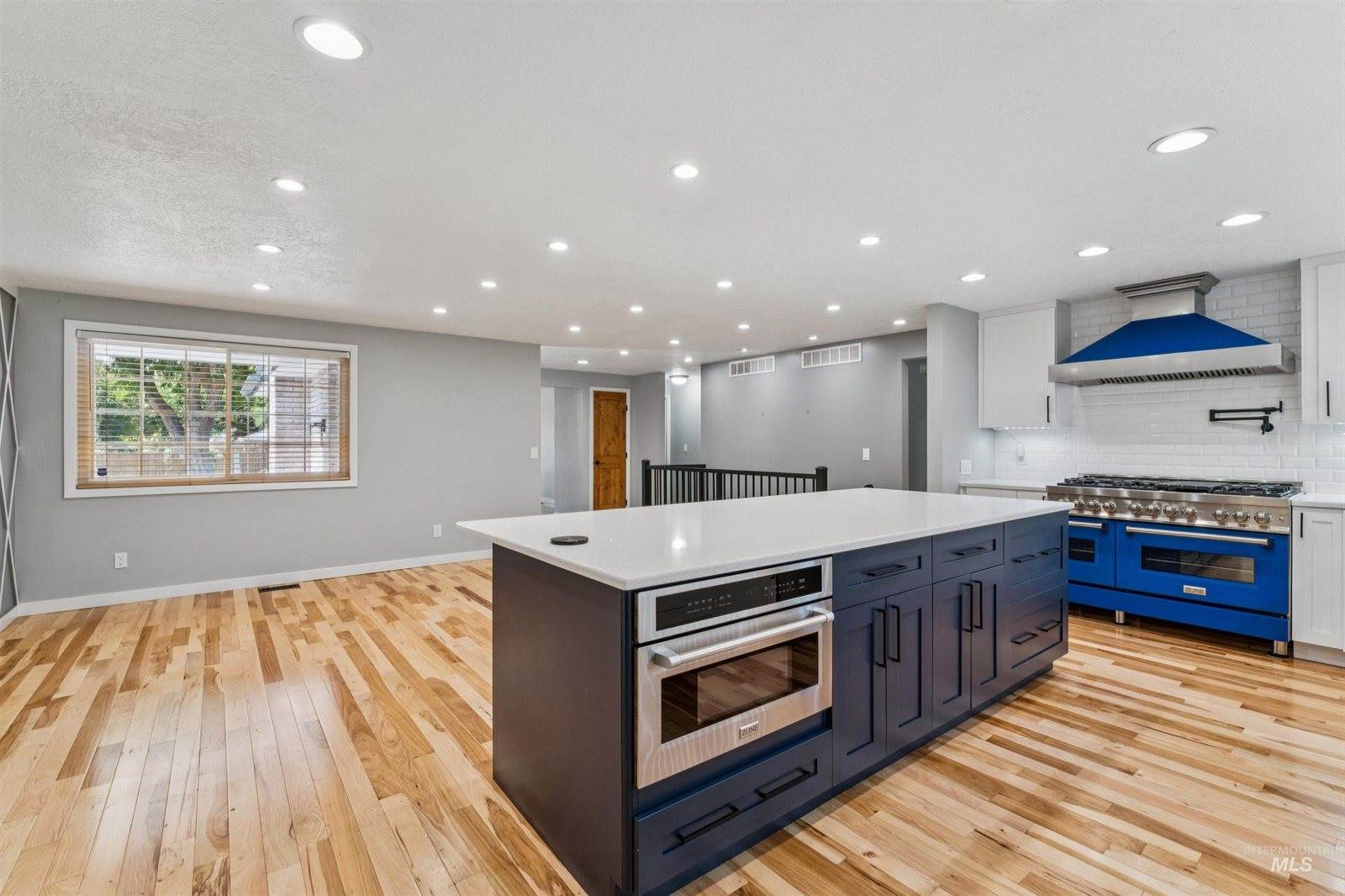 208 South Ravenswood Dr, Meridian, ID 83642