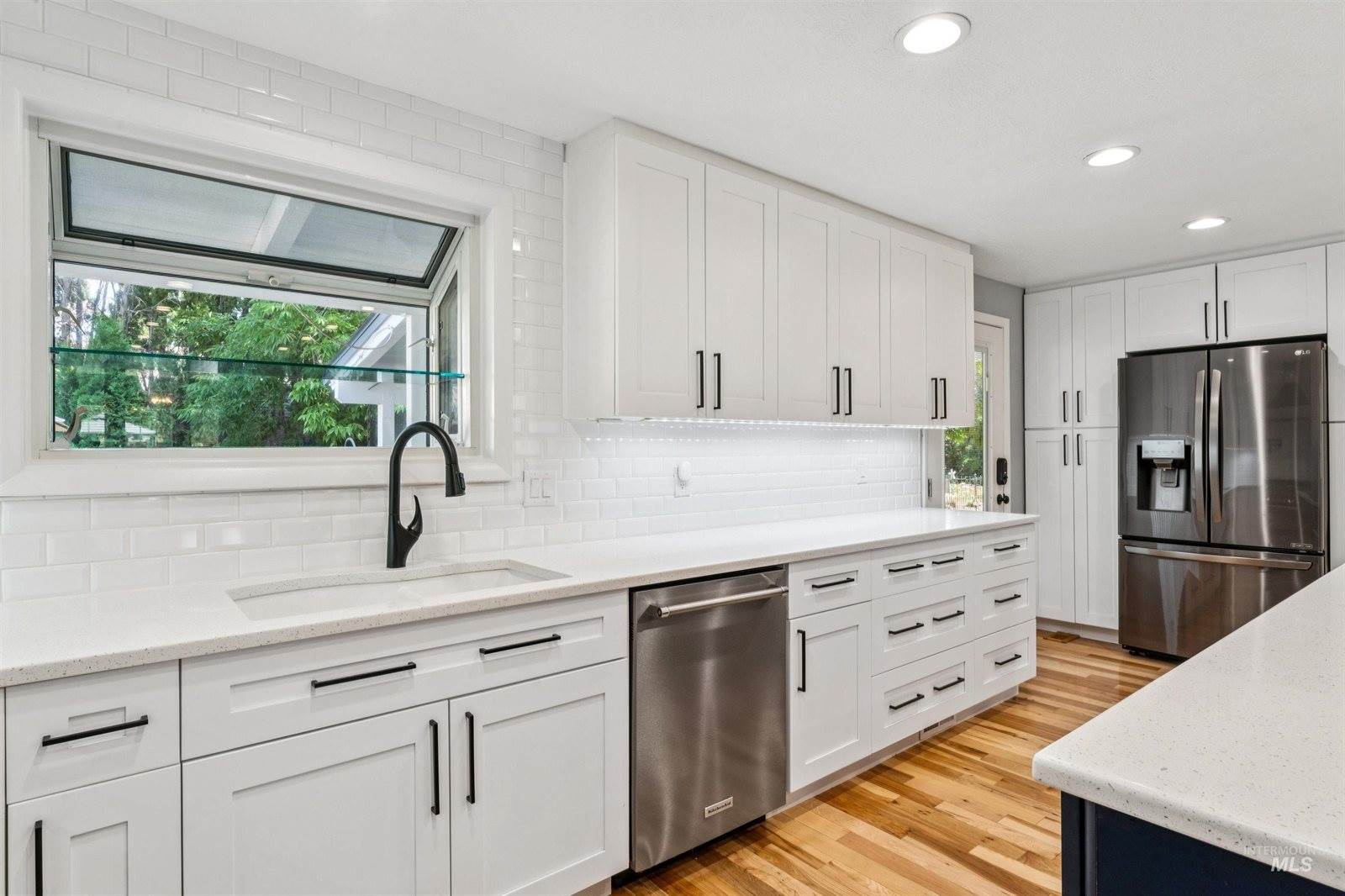 208 South Ravenswood Dr, Meridian, ID 83642