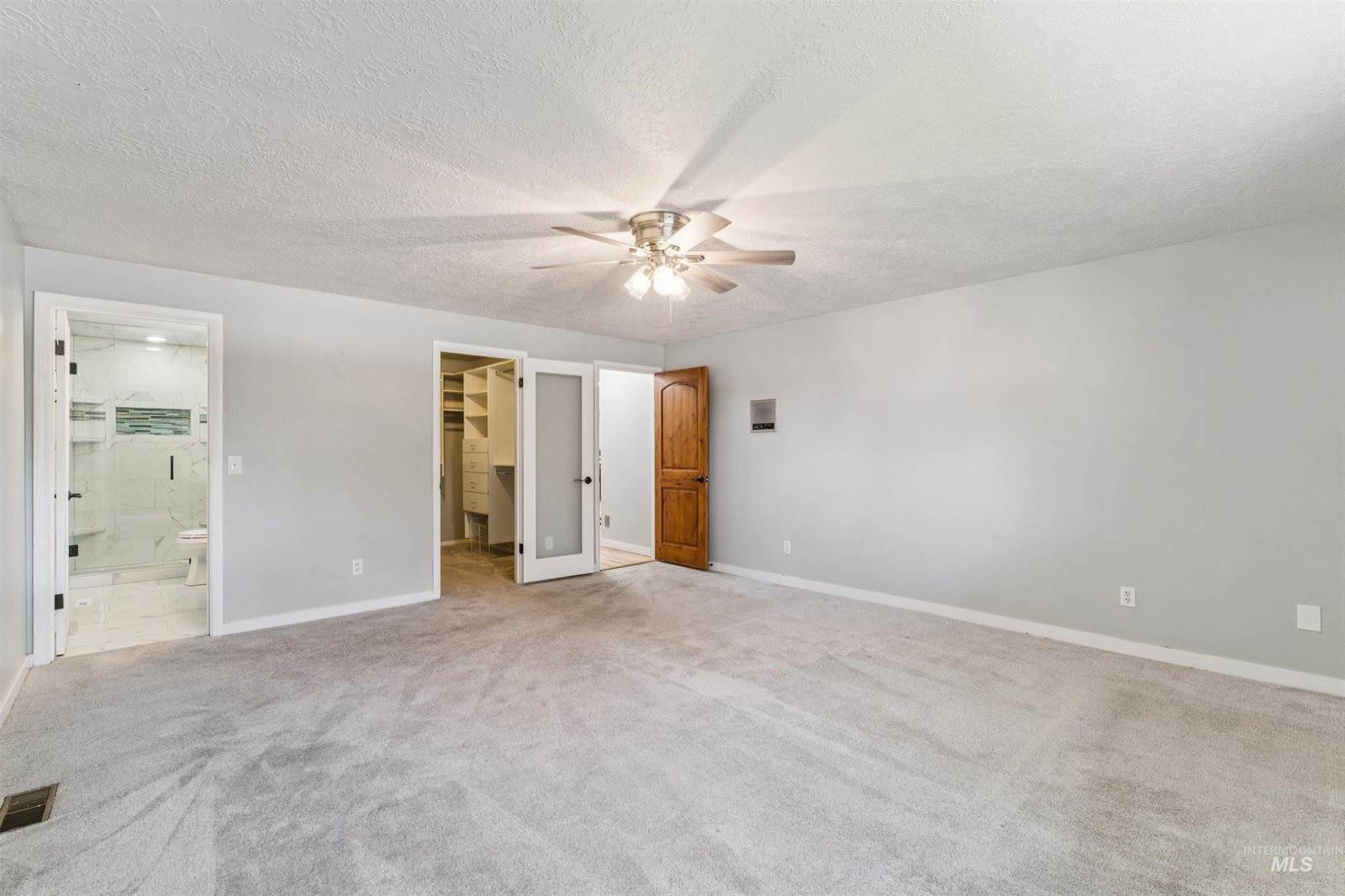 208 South Ravenswood Dr, Meridian, ID 83642