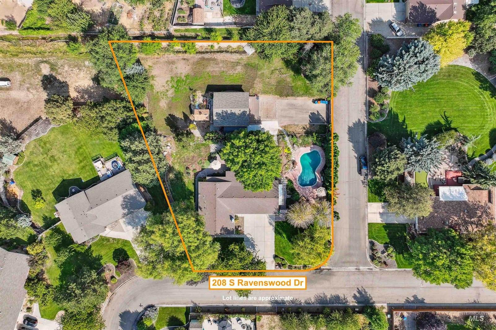 208 South Ravenswood Dr, Meridian, ID 83642