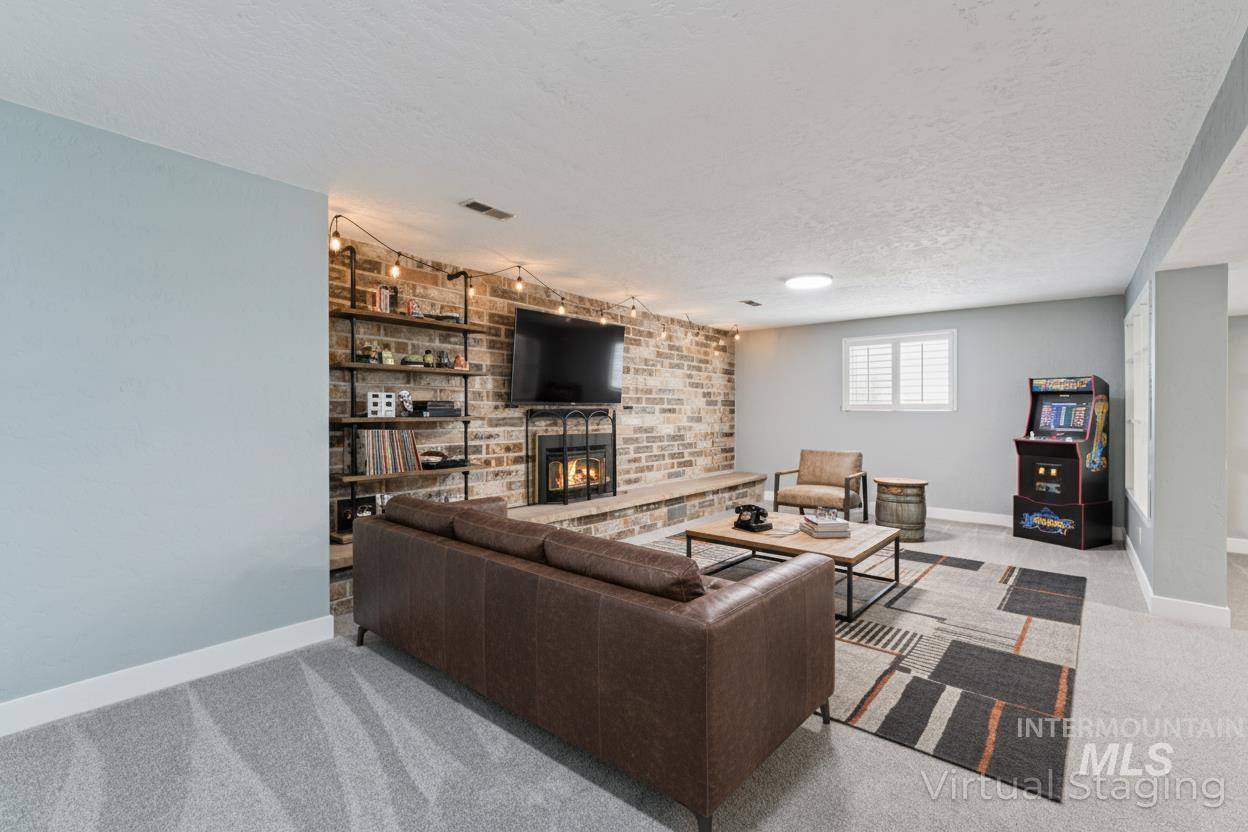 208 South Ravenswood Dr, Meridian, ID 83642