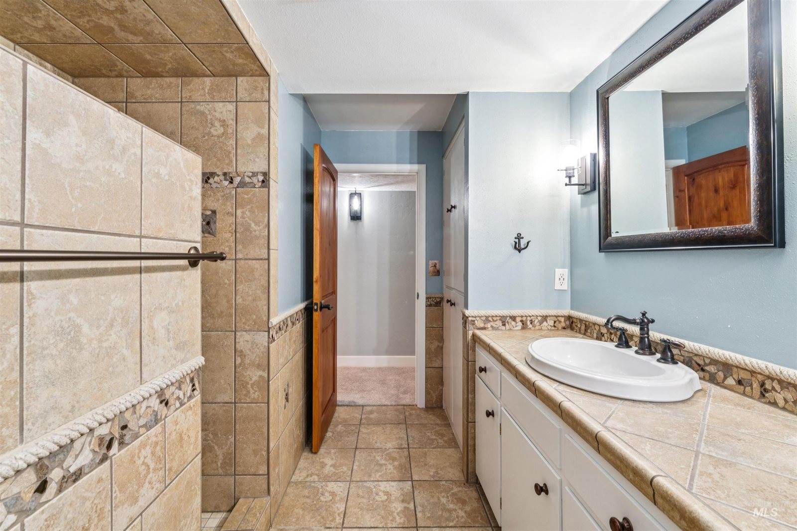 208 South Ravenswood Dr, Meridian, ID 83642