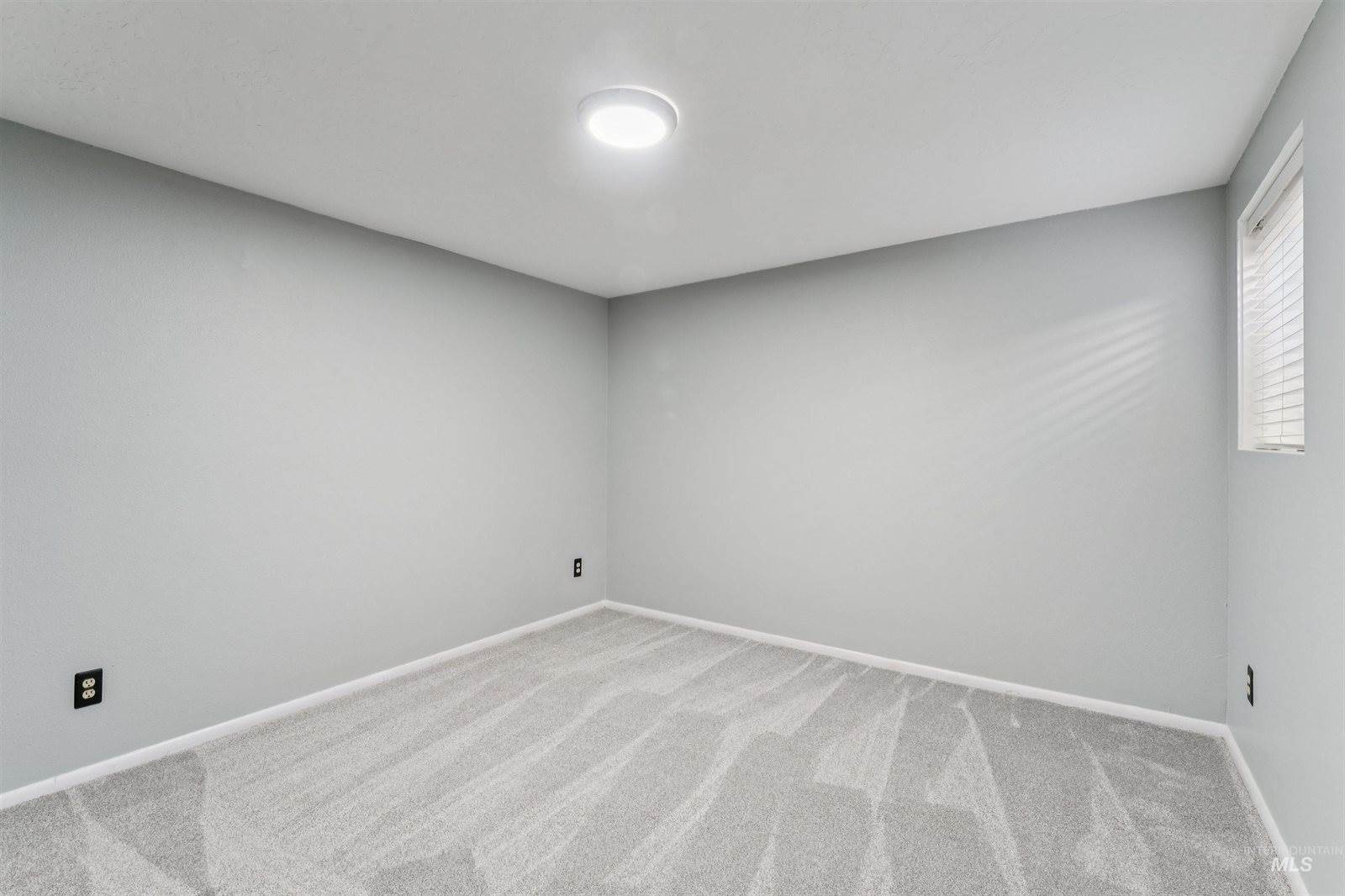 208 South Ravenswood Dr, Meridian, ID 83642