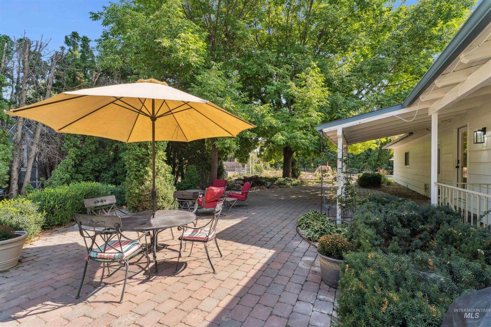 208 South Ravenswood Dr, Meridian, ID 83642