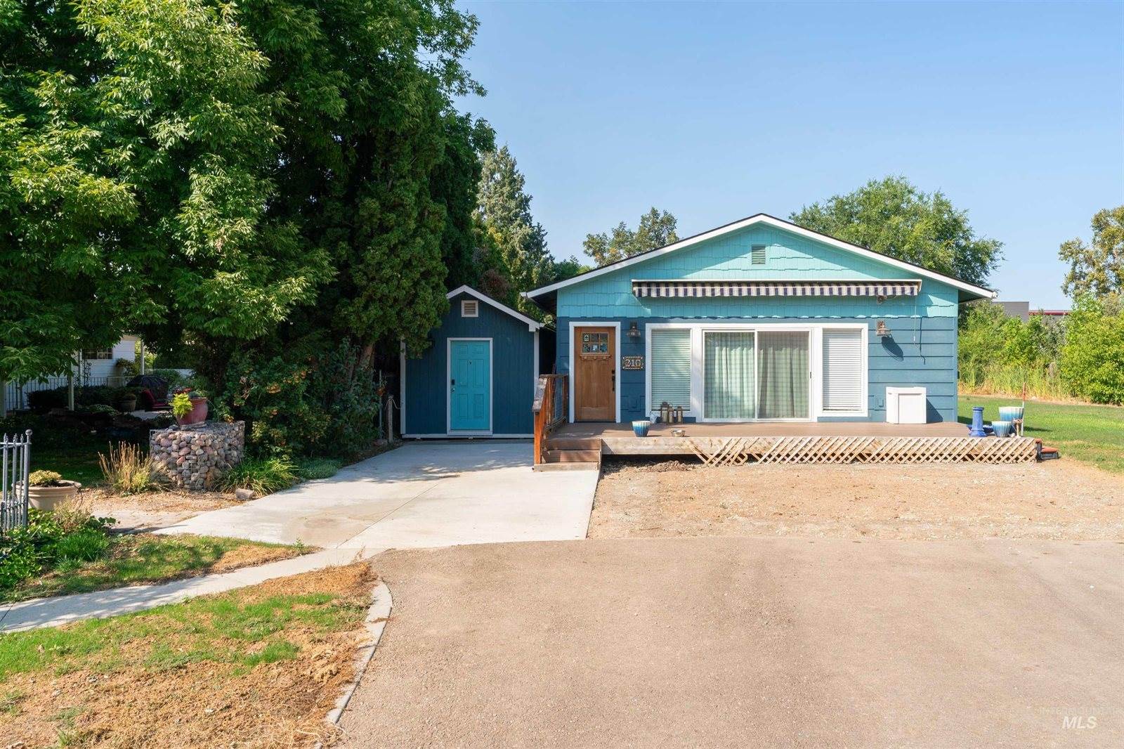 208 South Ravenswood Dr, Meridian, ID 83642