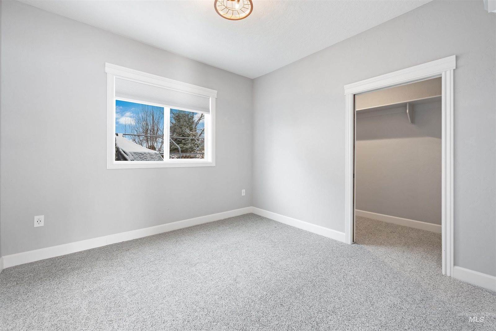 208 South Ravenswood Dr, Meridian, ID 83642