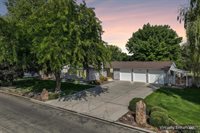 208 South Ravenswood Dr, Meridian, ID 83642