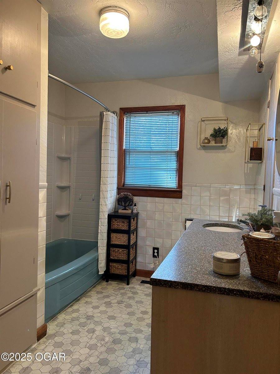 1308 Walnut Street, Golden City, MO 64748