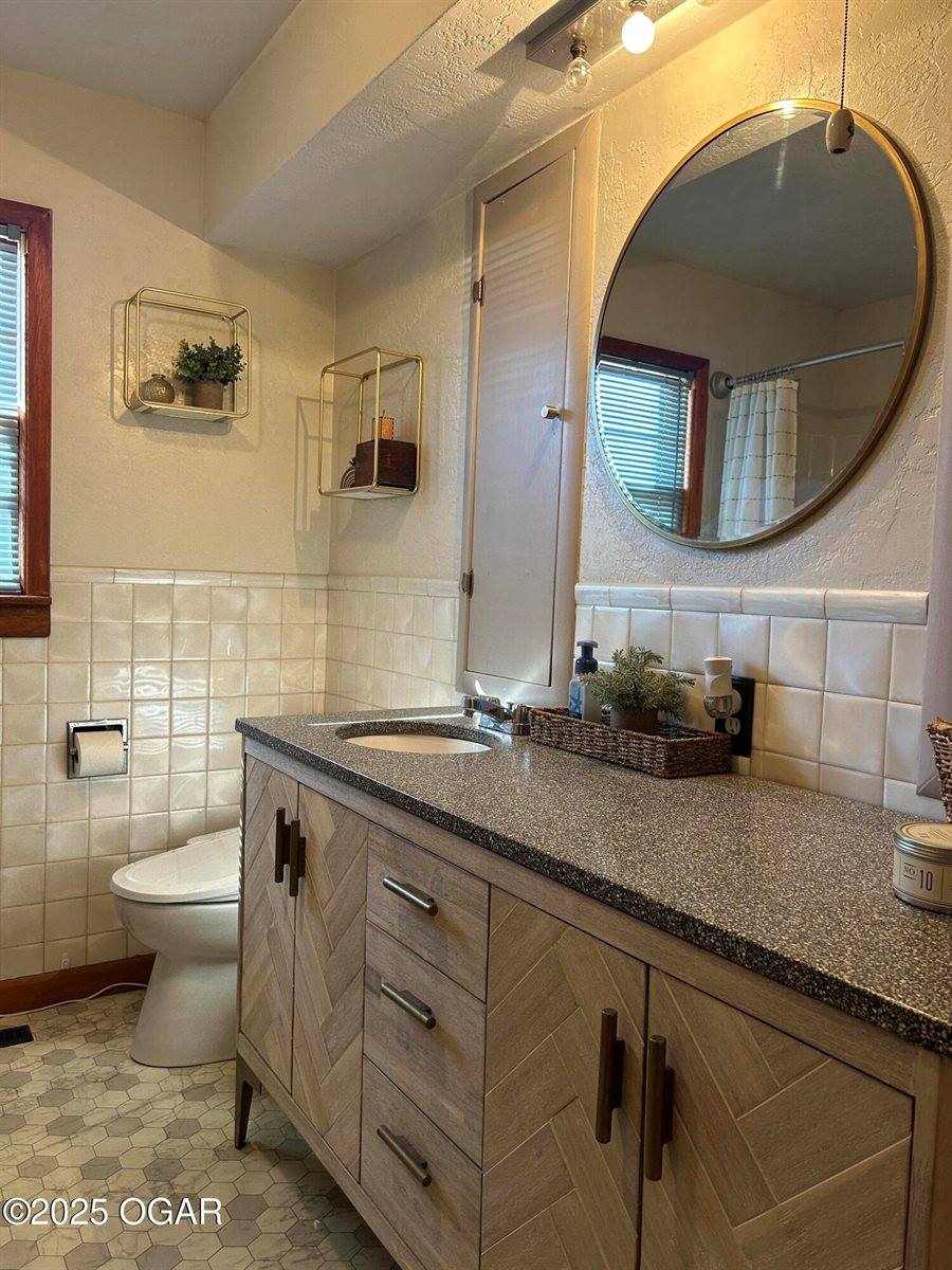 1308 Walnut Street, Golden City, MO 64748