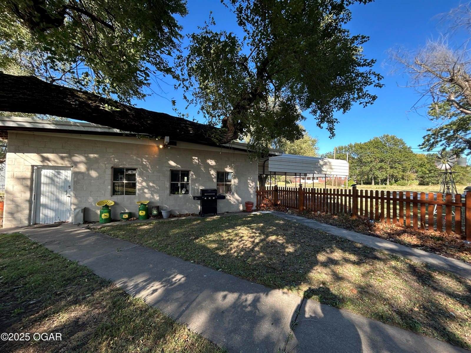 1308 Walnut Street, Golden City, MO 64748