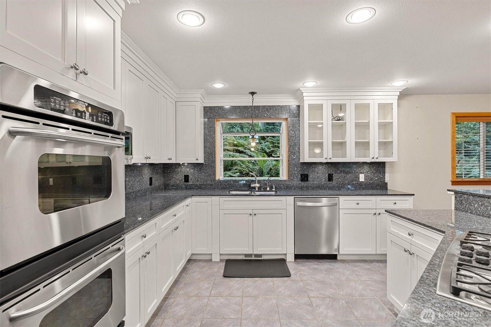 28 Grand View Lane, Bellingham, WA 98229