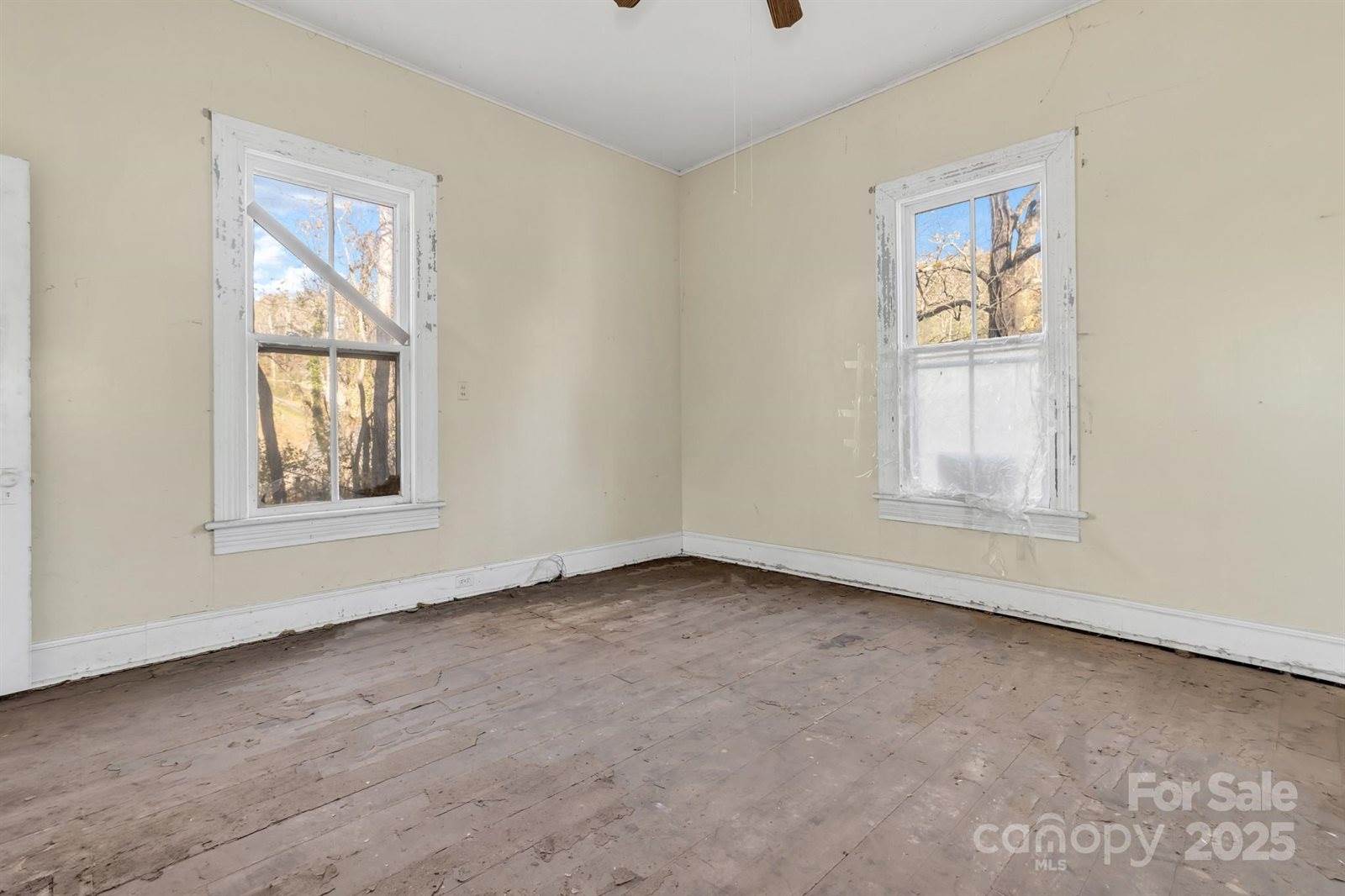 143 Sharon Road, Fairview, NC 28730