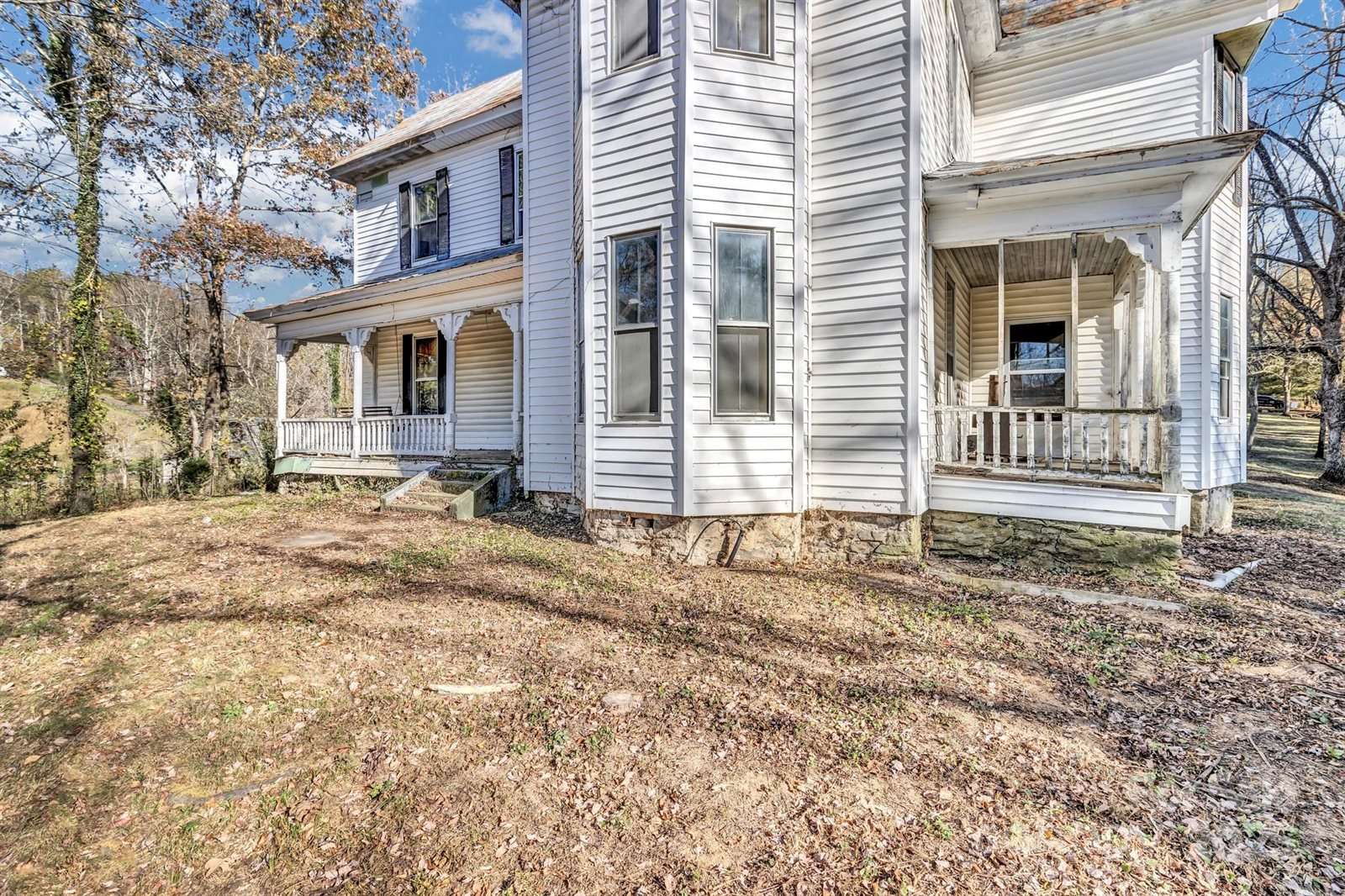 143 Sharon Road, Fairview, NC 28730