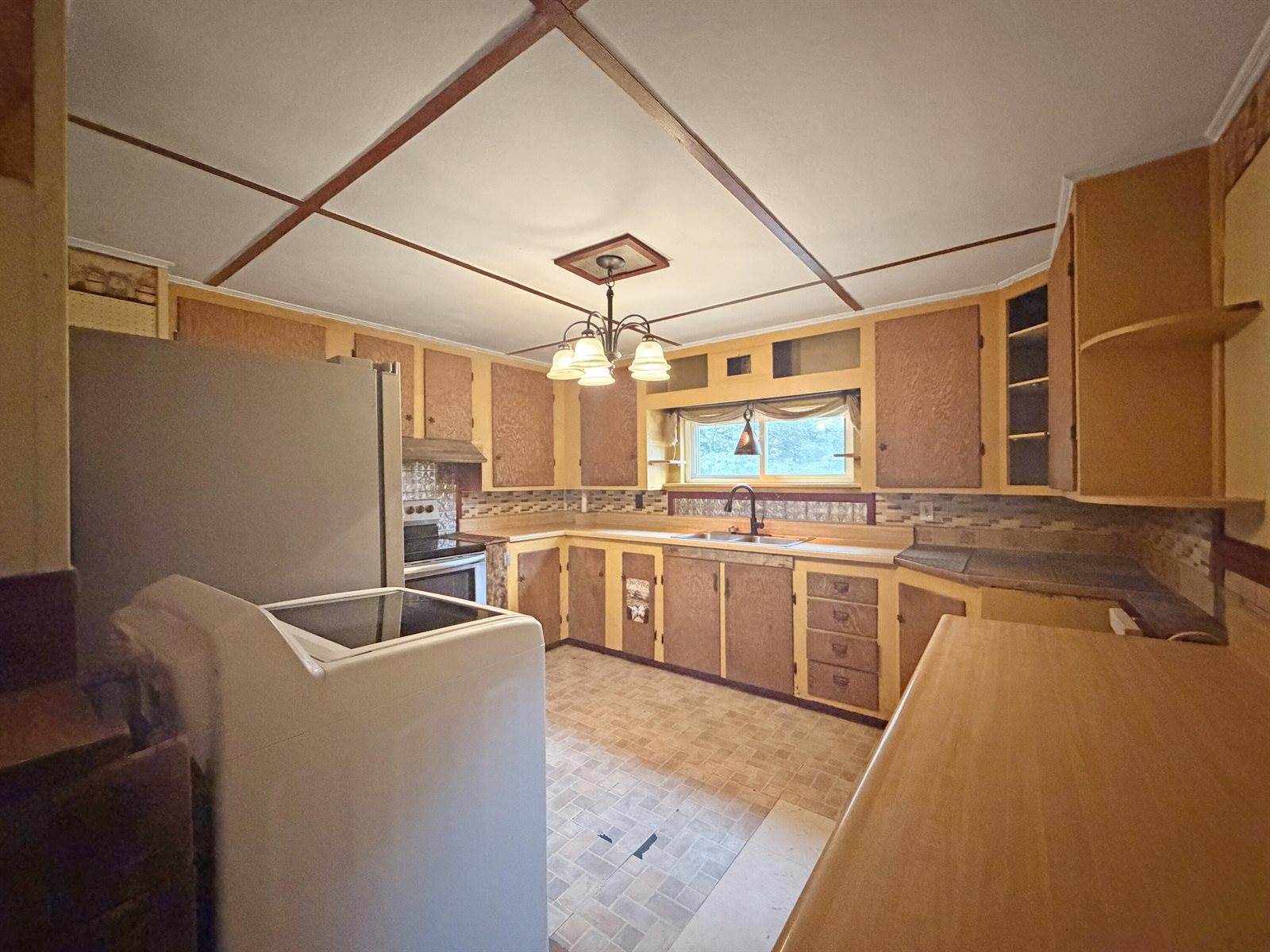 11 West Street, Houlton, ME 04730